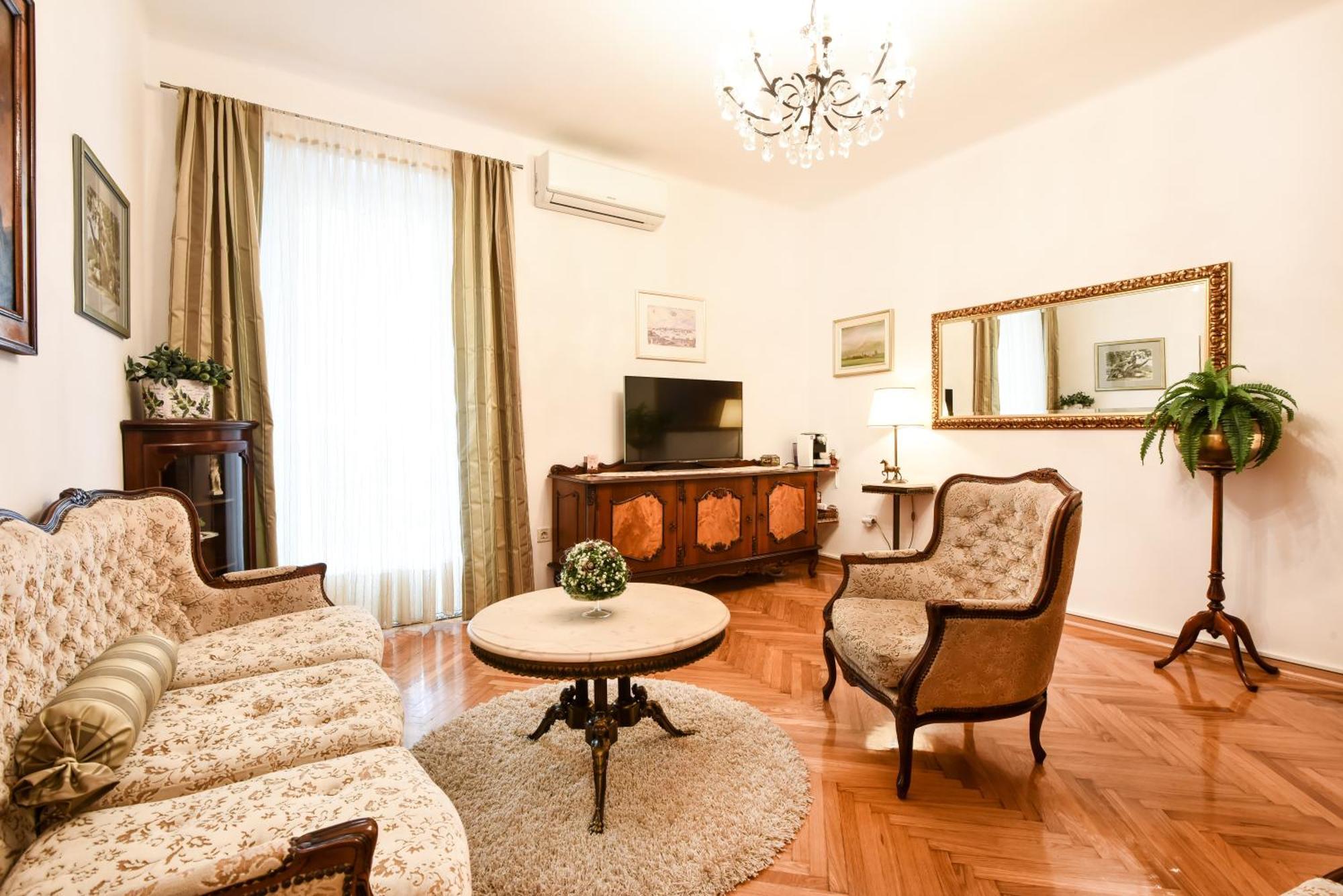 زادار Central Palace Apartment المظهر الخارجي الصورة