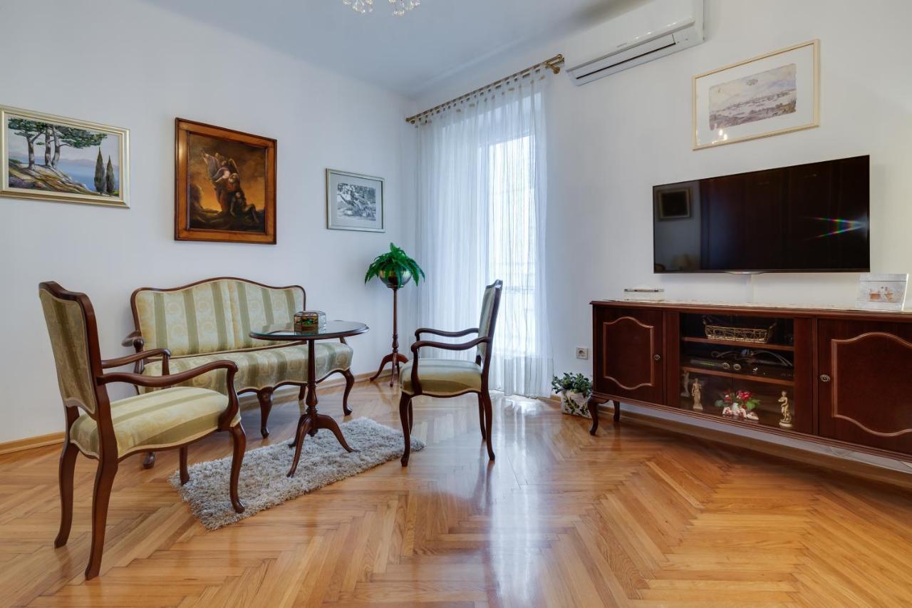 زادار Central Palace Apartment المظهر الخارجي الصورة